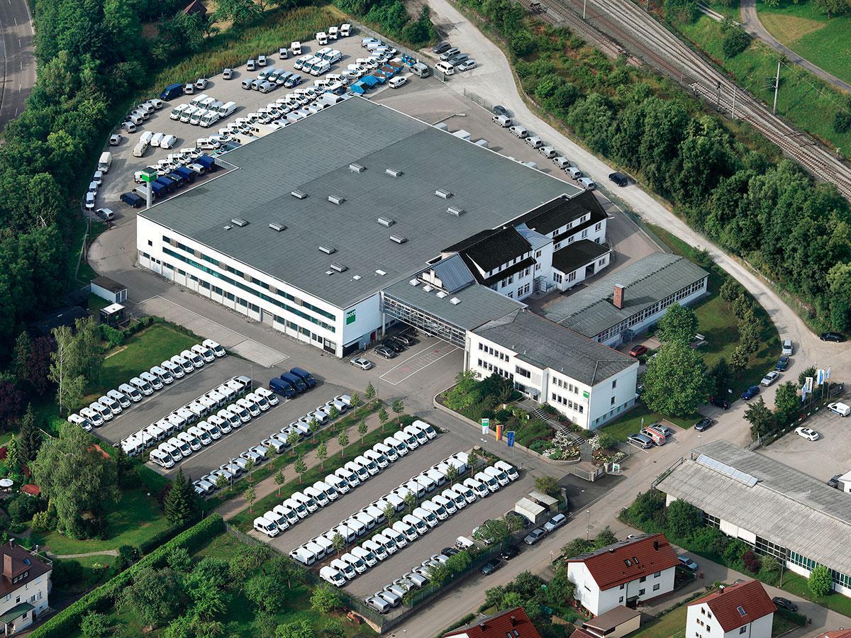 Bild från ovan av administrationsbyggnaden i Gaildorf